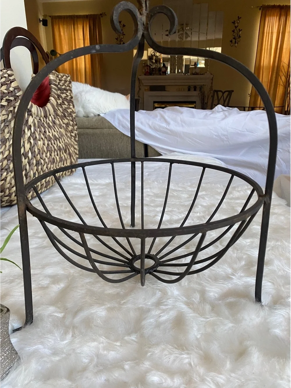 Vintage Style Metal Hanging Basket with Decorative Handle
